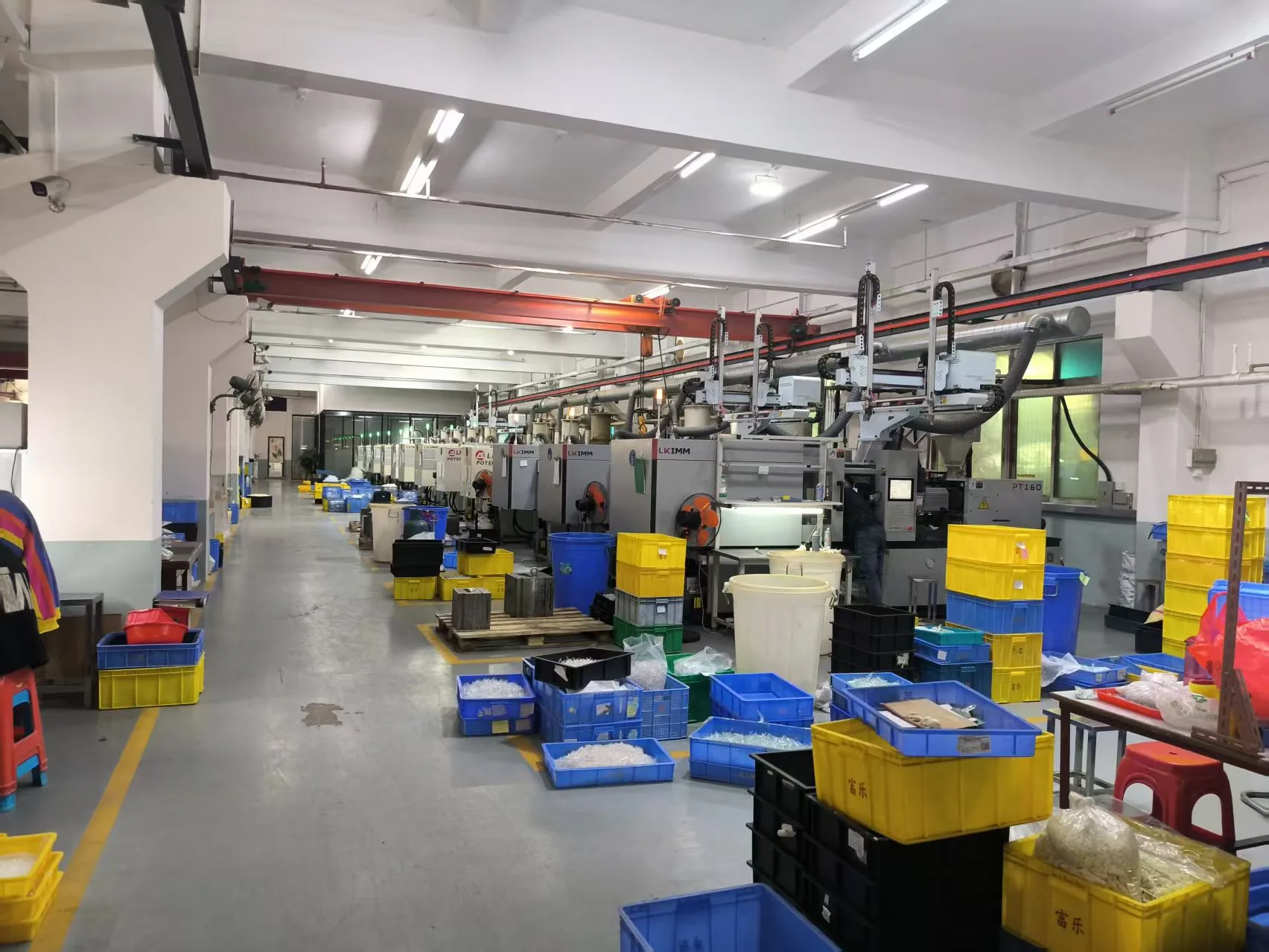 Injection moulding shop floor